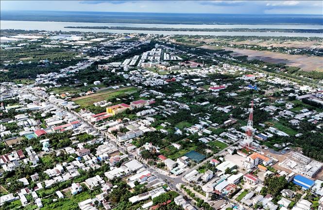 Thành phố Trà Vinh bên dòng Cổ Chiên được mệnh danh là “thành phố xanh” của Đồng bằng sông Cửu Long. Đây là 1 trong 3 thành phố thành phố có chất lượng không khí trong lành nhất tại Đông Nam Á theo IQAir. Ảnh: Hồng Đạt - TTXVN

