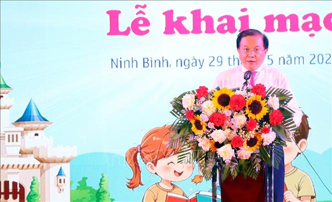 Thứ trưởng Bộ Văn hóa, Thể thao và Du lịch Tạ Quang Đông phát biểu khai mạc ngày hội. Ảnh: Hải Yến - TTXVN.