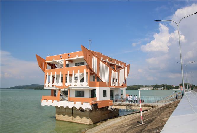Hồ Dầu Tiếng không chỉ là biểu tượng của ngành thủy lợi Việt Nam mà còn là động lực phát triển của toàn vùng Đông Nam bộ. Ảnh: Giang Phương - TTXVN