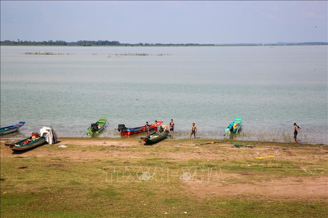Hồ Dầu Tiếng rộng hơn 27km2, dung tích 1,58 tỷ m3 nước, nằm trải dài qua 3 tỉnh Tây Ninh, Bình Dương và Bình Phước. Ảnh: Giang Phương - TTXVN
