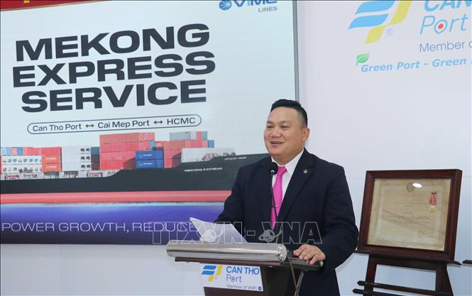 Ông Lê Quang Trung, Phó Tổng giám đốc VIMC, Chủ tịch HĐQT Cảng Cần Thơ, phát biểu. Ảnh: Ngọc Thiện- TTXVN.