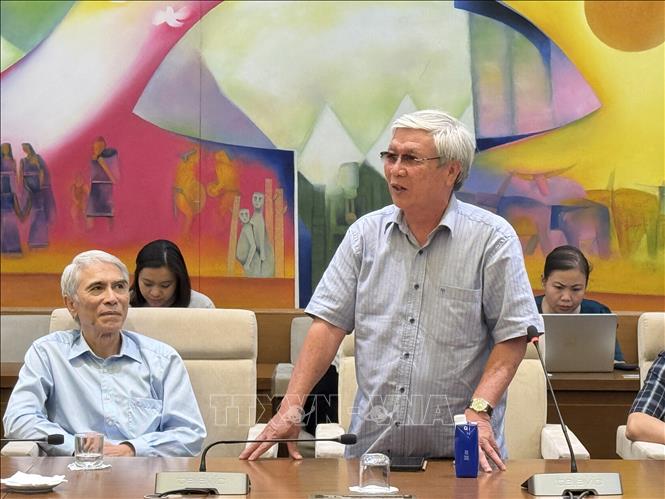 Ông Lê Văn Lai, đại biểu Quốc hội tỉnh Quảng Nam khoá XIII, phát biểu tại buổi gặp mặt. Ảnh: Hải Ngọc - TTXVN 