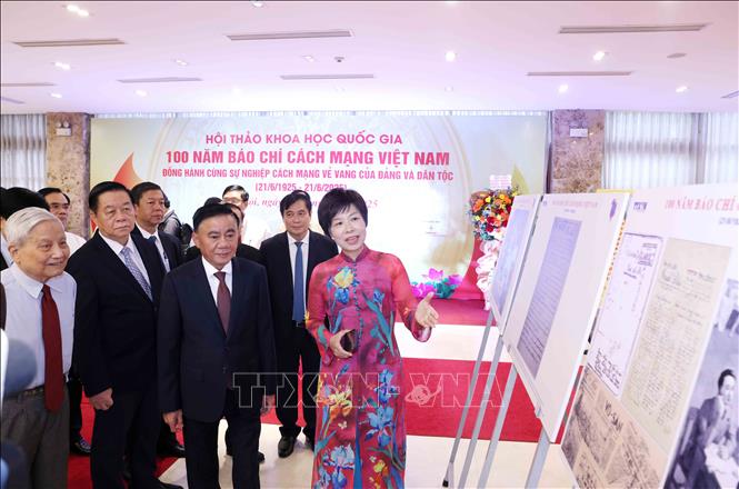 Tổng Giám đốc TTXVN Vũ Việt Trang giới thiệu trưng bày ảnh chuyên đề 