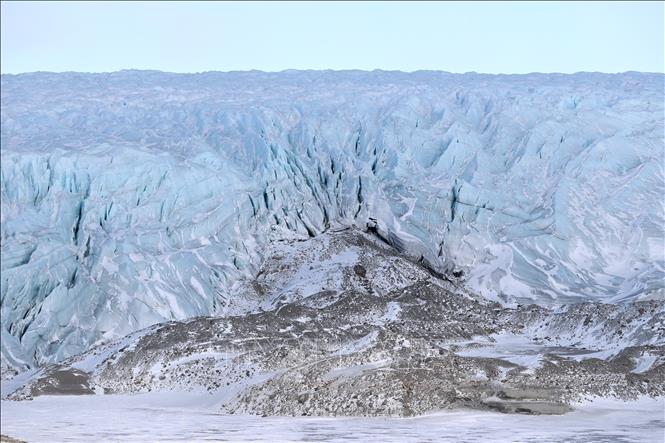 Sông băng tại Kangerlussuaq, Greenland, Đan Mạch, ngày 21/3/2025. Ảnh: THX/TTXVN