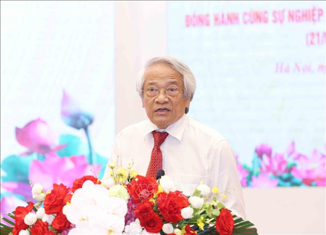 PGS. TS Bùi Đình Phong, giảng viên cao cấp Học viện Chính trị Quốc gia Hồ Chí Minh phát biểu tại hội thảo. Ảnh: Phương Hoa - TTXVN