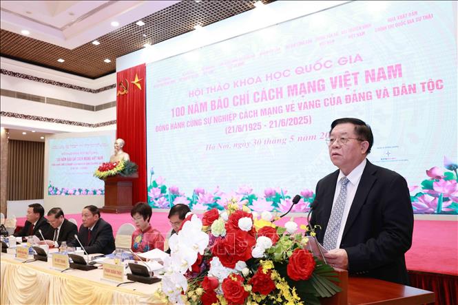 Đồng chí Nguyễn Trọng Nghĩa, Uỷ viên Bộ Chính trị, Bí thư Trung ương Đảng, Trưởng Ban Tuyên giáo và Dân vận Trung ương phát biểu kết luận hội thảo. Ảnh: Phương Hoa - TTXVN