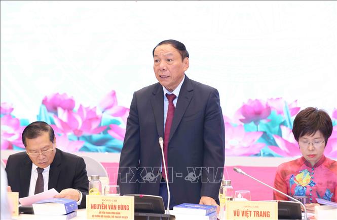 Đồng chí Nguyễn Văn Hùng, Uỷ viên Trung ương Đảng, Bộ trưởng Bộ Văn hoá, Thể thao và Du lịch tham gia điều hành hội thảo. Ảnh: Phương Hoa - TTXVN