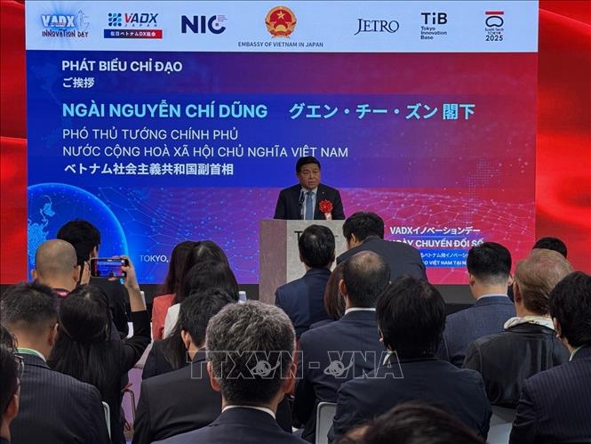 Phó Thủ tướng Nguyễn Chí Dũng phát biểu tại sự kiện “Ngày chuyển đổi số, đổi mới sáng tạo tại Nhật Bản 2025”. Ảnh: Phạm Tuân – Pv TTXVN tại Nhật Bản