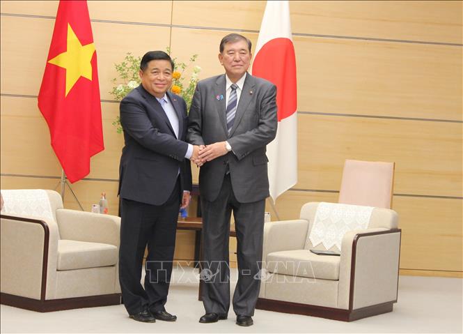 Phó Thủ tướng Nguyễn Chí Dũng gặp Thủ tướng Nhật Bản Ishiba Shigeru. Ảnh: Phạm Tuân – Pv TTXVN tại Nhật Bản