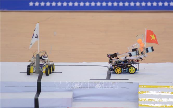 RoboCar đang tham gia cuộc thi. Ảnh: Văn Dũng-TTXVN