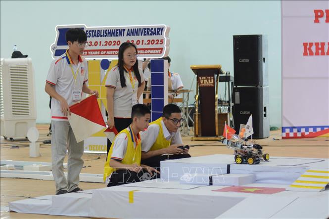 Các đội tham gia vòng thi chung kết Cuộc thi Sáng tạo RoboCar 2025 lần thứ 6. Ảnh: Văn Dũng-TTXVN