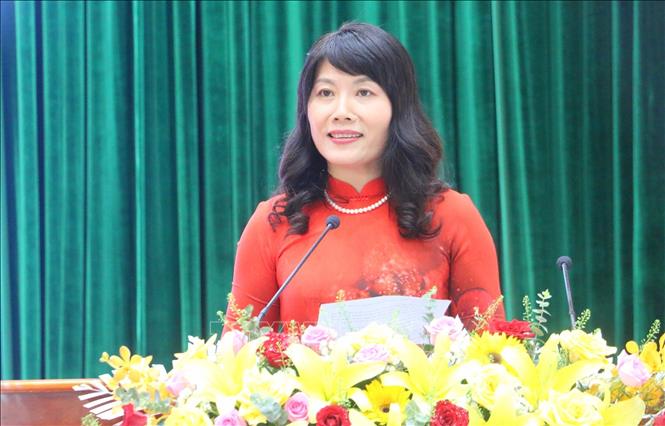 Giám đốc Sở GD&ĐT tỉnh An Giang Trần Thị Ngọc Diễm phát biểu tại lễ ra mắt “Trục dữ liệu Ngành Giáo dục An Giang”. Ảnh: Công Mạo-TTXVN