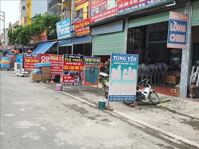  Hoạt động buôn bán, kinh doanh hàng hóa ở tuyến phố chính, gần chợ đầu mối thuộc thị trấn Thổ Tang, huyện Vĩnh Tường trở lại bình thường. Ảnh: Nguyễn Trọng Lịch- TTXVN

