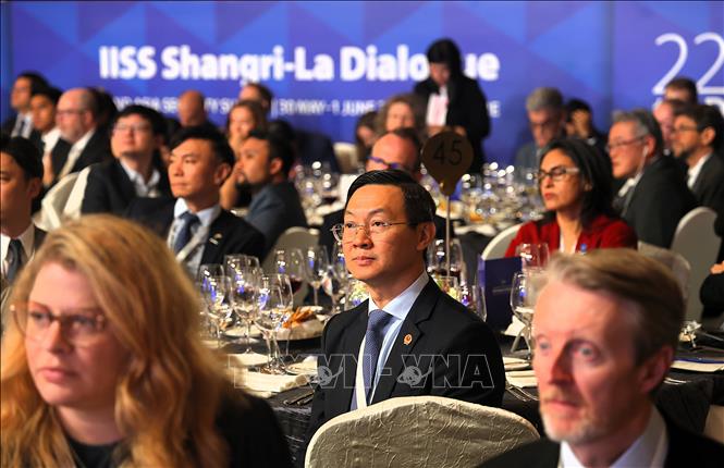 Bài phát biểu của Tổng thống Pháp Emmanuel Macron thu hút sự quan tâm của các nhà lãnh đạo, nhà ngoại giao, chuyên gia an ninh và khách mời tại Đối thoại. Ảnh: Tất Đạt - PV TTXVN tại Singapore