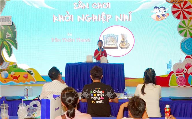 Thiếu nhi vui chơi, trải nghiệm tại Lễ hội Thiếu nhi Kids Fest. Ảnh: Trung Tuyến - TTXVN