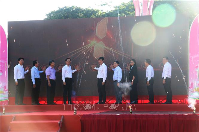 Lãnh đạo Tỉnh thực hiện nghi thức phát động Phong trào 