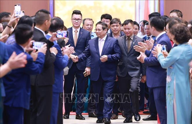Thủ tướng Phạm Minh Chính với các doanh nghiệp tham dự toạ đàm về phát triển kinh tế tư nhân. Ảnh: Dương Giang-TTXVN
