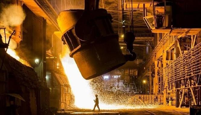 Sản xuất thép tại nhà máy ở Iran. Ảnh: IRNA/TTXVN 
