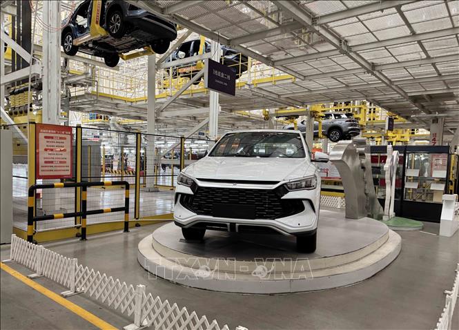 Xưởng lắp giáp xe điện của doanh nghiệp BYD, Trung Quốc. Ảnh: Công Tuyên-PV TTXVN tại Trung Quốc