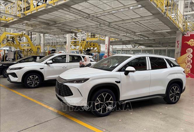 Xưởng lắp giáp xe điện của doanh nghiệp BYD, Trung Quốc. Ảnh: Công Tuyên-PV TTXVN tại Trung Quốc