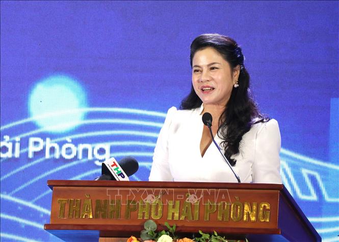 TS Trần Thị Hoàng Mai, Giám đốc Sở Văn hóa, Thể thao và Du lịch Hải Phòng tham luận tại hội nghị. Ảnh: Hoàng Ngọc – TTXVN 