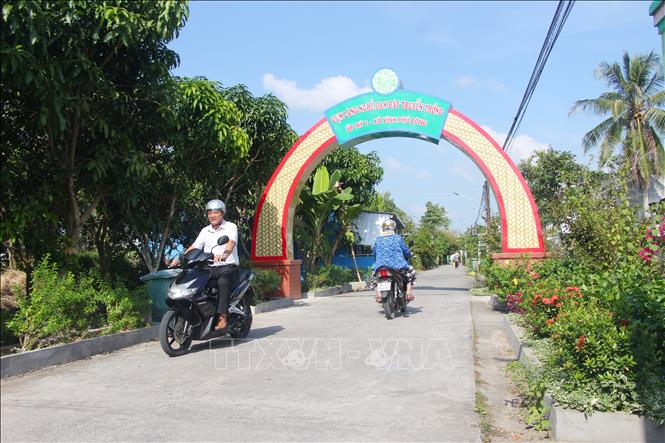 Nhờ sự quan tâm đầu tư của các cấp chính quyền, cơ sở hạ tầng trên địa bàn huyện Phước Long ngày càng hoàn thiện, đảm bảo đáp ứng tốt nhu cầu đi lại, vận chuyển hàng hóa của người dân. Ảnh (tư liệu): Chanh Đa-TTXVN   