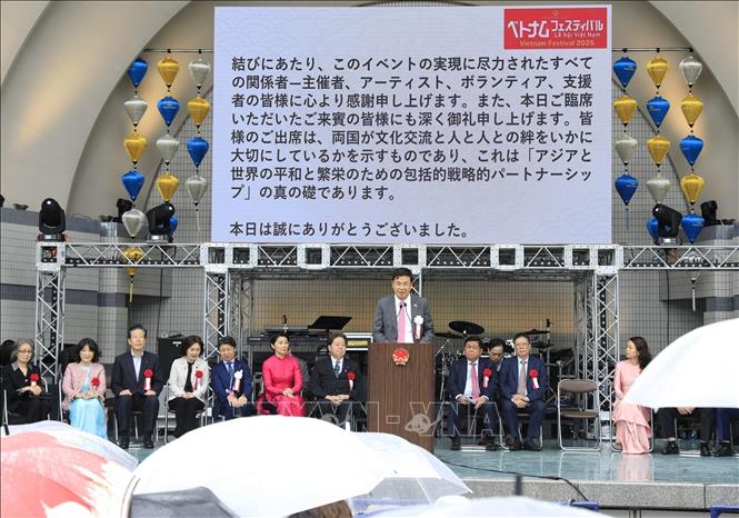 Vietnamese Ambassador to Japan Pham Quang Hieu opens the festival. VNA Photo: Xuân Giao