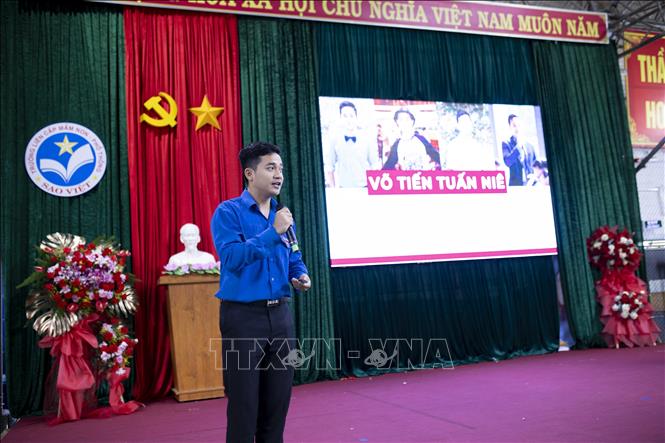 Anh Võ Tiến Tuấn Niê là người dân tộc thiểu số với nhiều thành tích ấn tượng trong công tác thanh niên hội nhập quốc tế. Ảnh: TTXVN phát