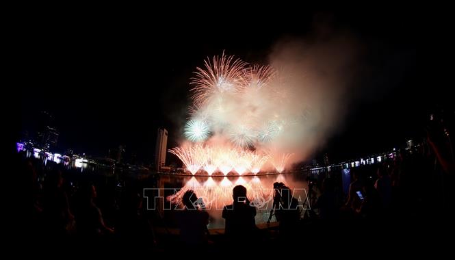 Màn trình diễn pháo hoa của đội Phần Lan. Ảnh: Trần Lê Lâm - TTXVN