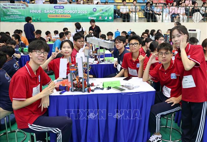 Cuộc thi không chỉ là thử thách công nghệ mà còn là trải nghiệm về giải pháp sáng tạo, tinh thần hợp tác và bảo vệ môi trường. Ảnh: Thanh Tùng - TTXVN 