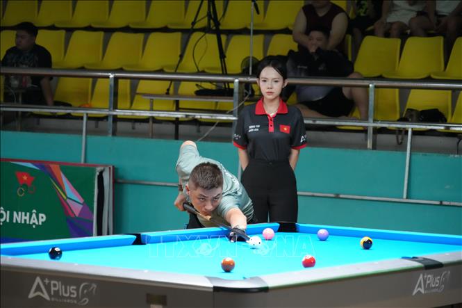Ngay sau lễ khai mạc, các cơ thủ bước vào tranh tài ở tất cả 8 nội dung thi đấu tại Vòng chung kết Giải Billiards & Snooker vô địch quốc gia năm 2025. Ảnh: Huỳnh Sơn-TTXVN
