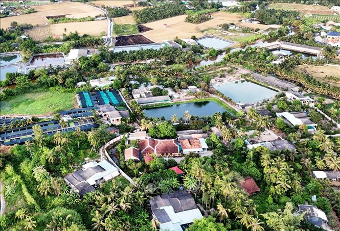 Nhà thờ cổ họ Lê ở ấp Thạnh Lợi, xã Đức Tân, huyện Tân Trụ, tỉnh Long An được ông Lê Văn Khiêm, một phú nông trên vùng đất này xây cất từ những năm đầu thế kỷ 20. Ảnh: Hồng Đạt - TTXVN
