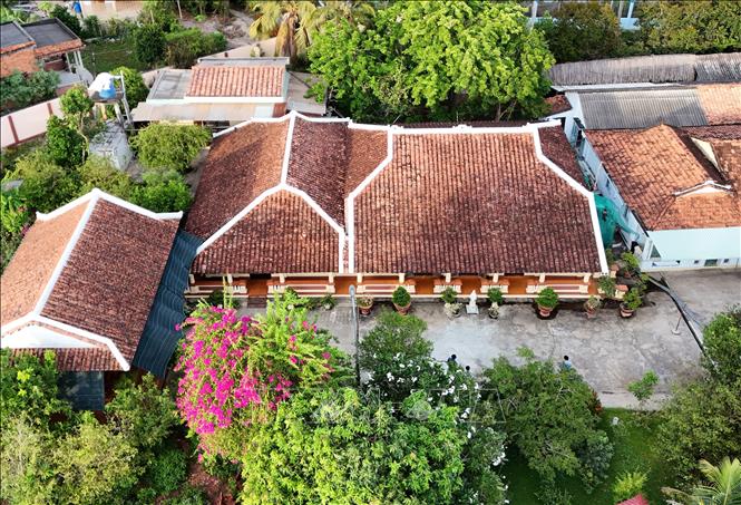 Nhà thờ cổ họ Lê ở ấp Thạnh Lợi, xã Đức Tân, huyện Tân Trụ, tỉnh Long An được xây cất từ những năm đầu thế kỷ 20, đến nay được con cháu gìn giữ còn nguyên vẹn. Ảnh: Hồng Đạt - TTXVN
