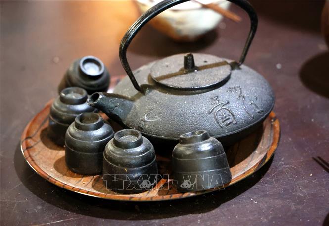 Các vật dụng trong nhà thờ cổ họ Lê đều được giữ nguyên suốt 120 năm cùng với ngôi nhà. Ảnh: Hồng Đạt - TTXVN
