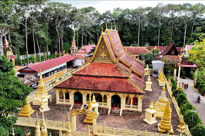 Chùa Âng là một trong những ngôi chùa cổ tiêu biểu nhất của người Khmer ở Việt Nam. Ảnh: Hồng Đạt - TTXVN
