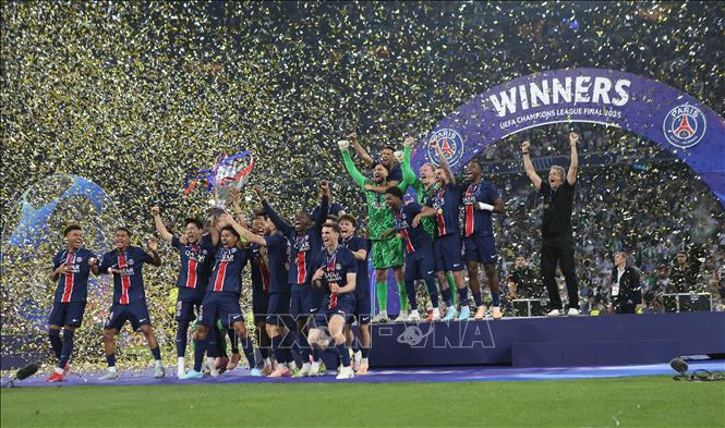 Các cầu thủ Paris Saint-Germain mừng ngôi vô địch UEFA Champions League sau trận chung kết gặp Inter Milan tại Munich, Đức, ngày 31/5/2025. Ảnh: THX/TTXVN
