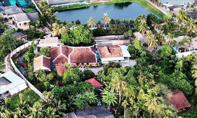 Nhà thờ cổ họ Lê ở ấp Thạnh Lợi, xã Đức Tân, huyện Tân Trụ, tỉnh Long An được ông Lê Văn Khiêm, một phú nông trên vùng đất này xây cất từ những năm đầu thế kỷ 20. Ảnh: Hồng Đạt - TTXVN