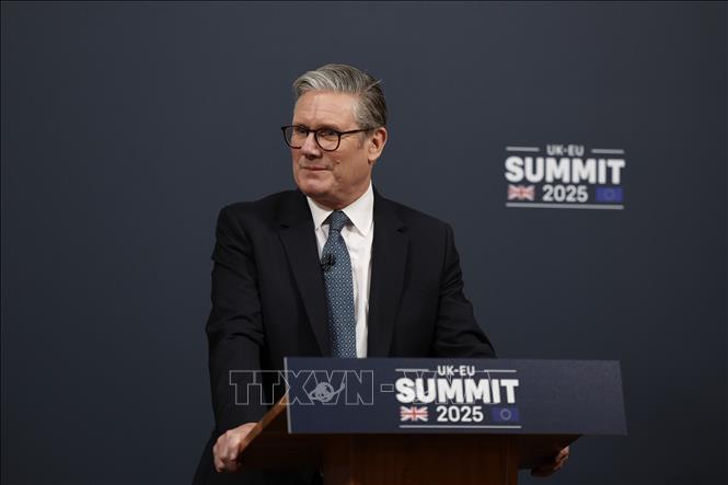 Thủ tướng Anh Keir Starmer phát biểu tại cuộc họp báo ở thủ đô London. Ảnh: THX/TTXVN