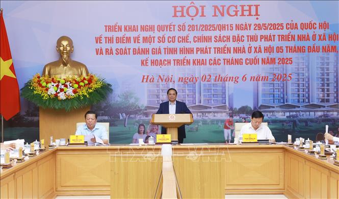 Thủ tướng Phạm Minh Chính chủ trì Hội nghị triển khai Nghị quyết của Quốc hội về thí điểm một số cơ chế, chính sách đặc thù phát triển nhà ở xã hội. Ảnh: Dương Giang-TTXVN

