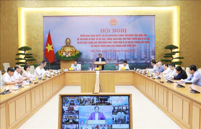 Thủ tướng Phạm Minh Chính chủ trì Hội nghị triển khai Nghị quyết của Quốc hội về thí điểm một số cơ chế, chính sách đặc thù phát triển nhà ở xã hội. Ảnh: Dương Giang-TTXVN
