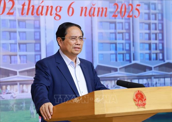 Thủ tướng Phạm Minh Chính chủ trì Hội nghị triển khai Nghị quyết của Quốc hội về thí điểm một số cơ chế, chính sách đặc thù phát triển nhà ở xã hội. Ảnh: Dương Giang-TTXVN

