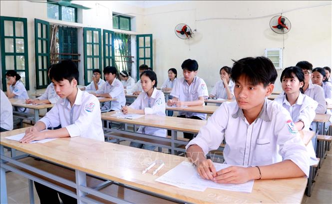 Thí sinh tại điểm thi Trường THPT Chu Văn An, huyện Kiến Xương, tỉnh Thái Bình. Ảnh: Thế Duyệt – TTXVN