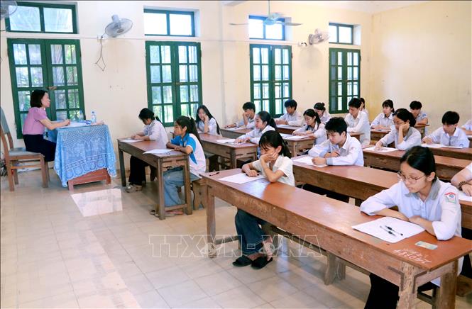 Thí sinh tại điểm thi Trường THPT Chu Văn An, huyện Kiến Xương, tỉnh Thái Bình. Ảnh: Thế Duyệt - TTXVN