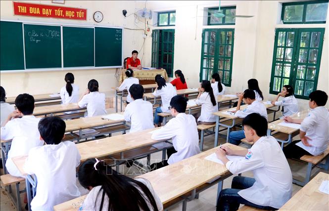 Thí sinh tại điểm thi Trường THPT Chu Văn An, huyện Kiến Xương, tỉnh Thái Bình. Ảnh: Thế Duyệt - TTXVN