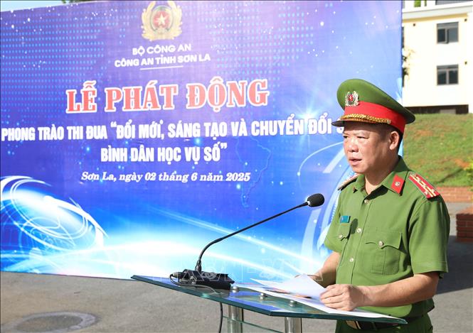 Đại tá Trần Thanh Sơn, Phó Giám đốc Công an tỉnh Sơn La phát biểu tại chương trình. Ảnh: TTXVN phát