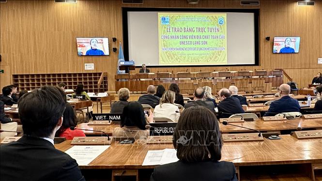 Quang cảnh buổi lễ trao Bằng công nhận Công viên địa chất toàn cầu UNESCO. Ảnh: Nguyễn Thu Hà - P/v TTXVN tại Pháp