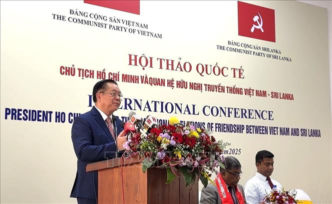 Trưởng Ban Tuyên giáo và Dân vận Trung ương Nguyễn Trọng Nghĩa phát biểu tại hội thảo 