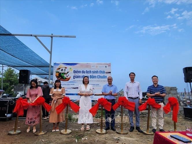 Ra mắt Điểm du lịch giảm nhựa Đầm Chuồn, xã Phú An, huyện Phú Vang do Sở Du lịch thành phố Huế phối hợp Dự án “Huế - Đô thị giảm nhựa ở miền Trung Việt Nam” tổ chức (28/5/2025). Ảnh: Mai Trang - TTXVN