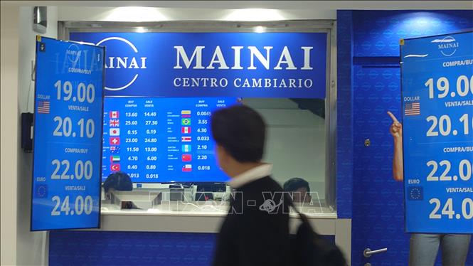 Một quầy giao dịch ngoại hối và chi trả trả kiều hối tại trung tâm thủ đô Mexico City. Ảnh: Phi Hùng - PV TTXVN tại Mexico