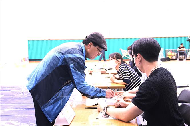 Cử tri H&agrave;n Quốc bỏ phiếu bầu Tổng thống mới - Ảnh thời sự quốc tế - Ch&iacute;nh  trị-Qu&acirc;n sự - Th&ocirc;ng tấn x&atilde; Việt Nam (TTXVN)